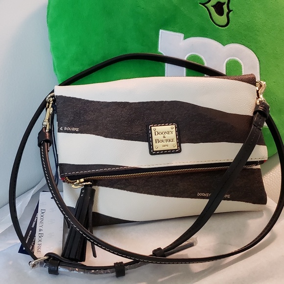 Dooney & Bourke Handbags - Nwt Dooney and Bourke Serengeti Crossbody